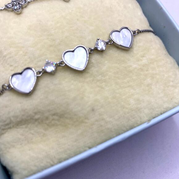 Arm Candy LA NiB Heart & Clover Adjustable Bracelet Set Brass Delicate Design - Picture 2 of 6